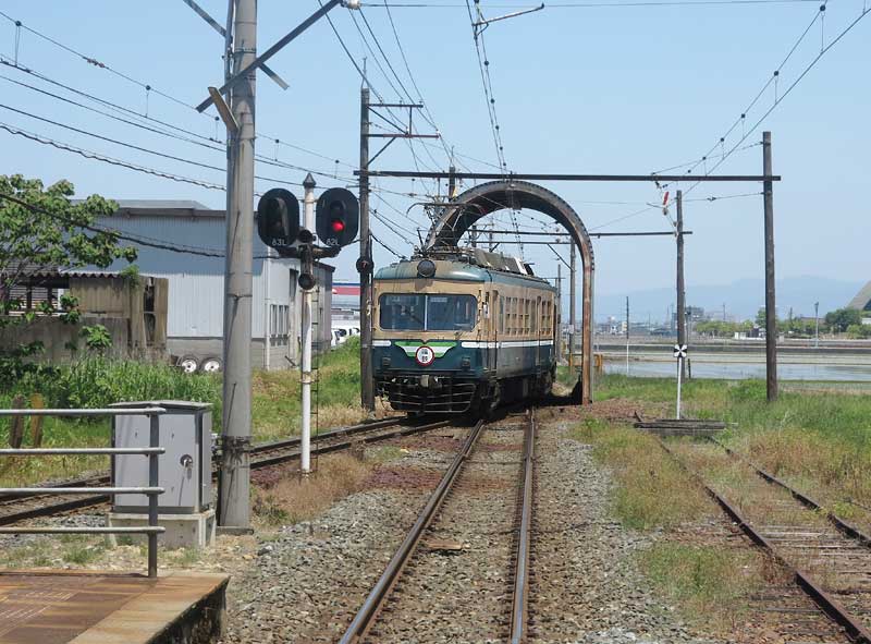 993