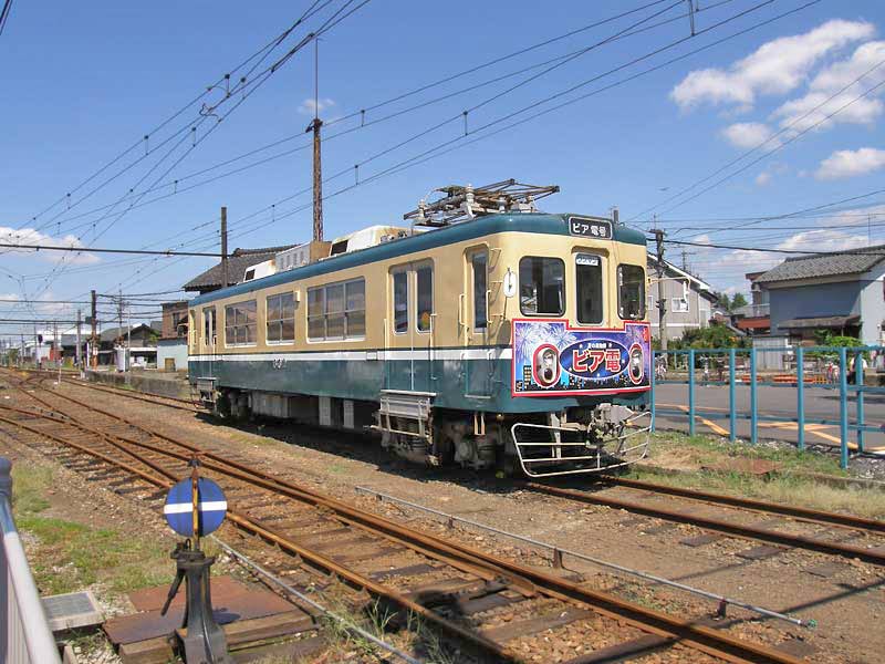 562