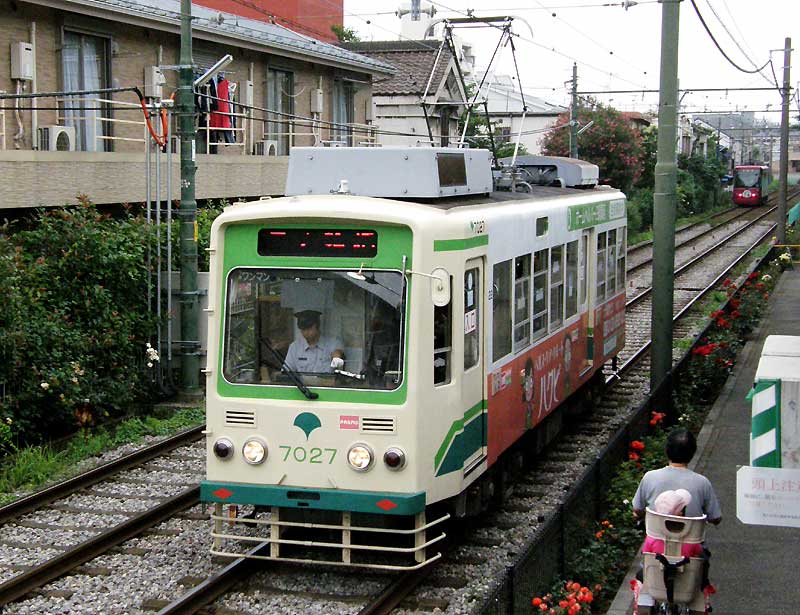 943